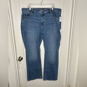 Old Navy Extra High Waisted Boot Cut jeans. Size 18. NWT.